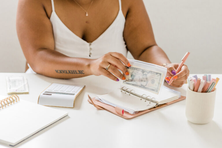 A Realistic Payday Routine for Women Who Never Know Where It Went